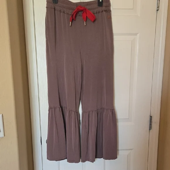 Peace Love World M BOHO Espresso & Red RUFFLE Flare Pants UNIQUE FESTIVE So Soft - Picture 6 of 16